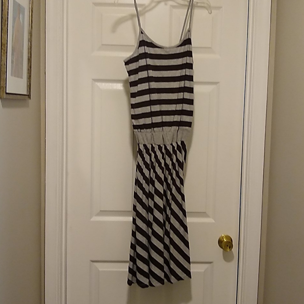 Super cute cinched mid knee dress
